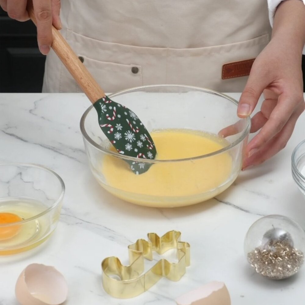 CWC Spatula and Cookie Cuter (Green and Gold) - Picture 5 of 6